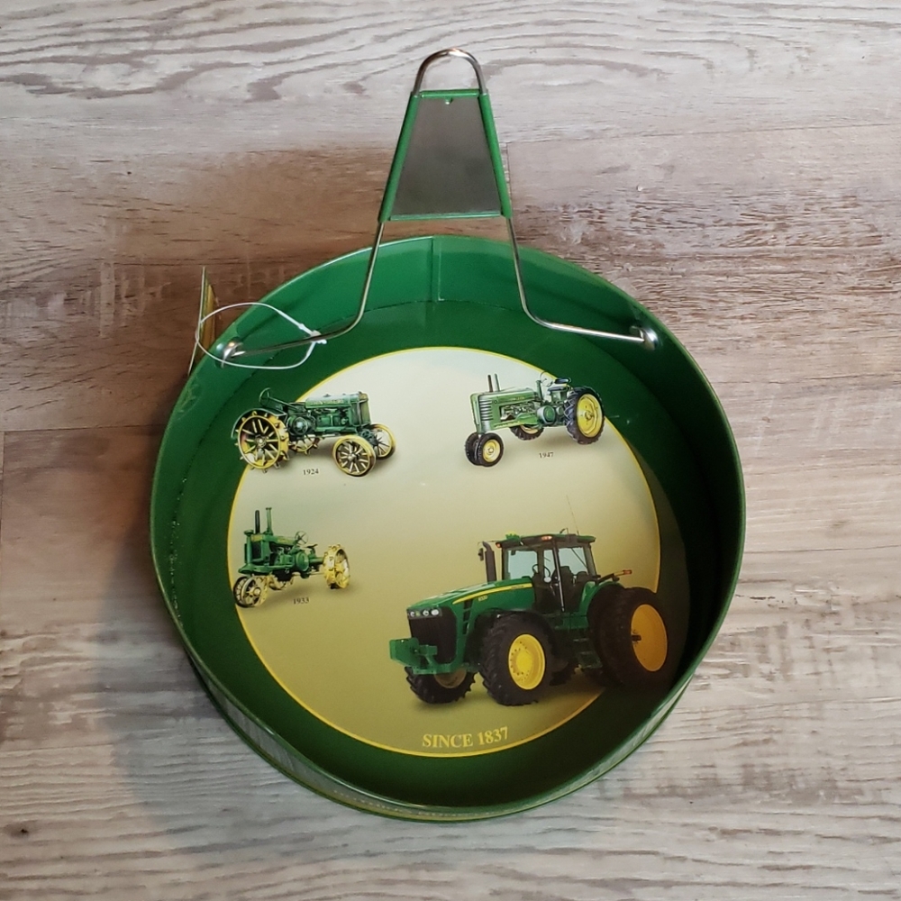 John deere paper plate holder